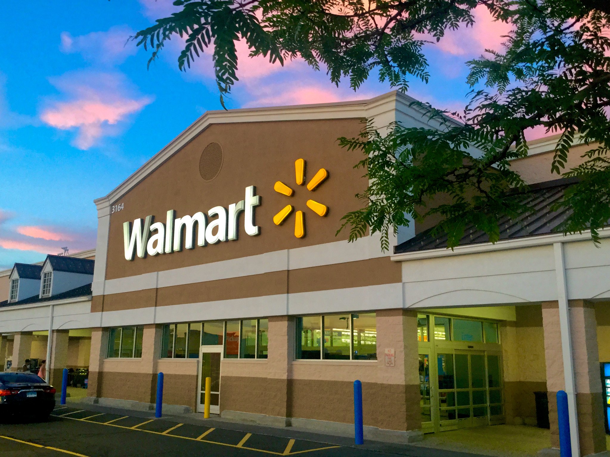US Muslims choose walmart over rivals